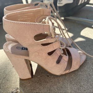 Laced Block heels in suede material - Size 5